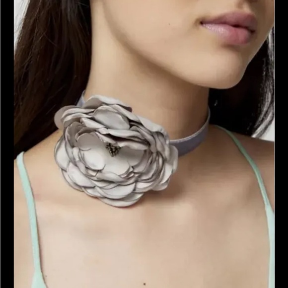 NWT UO rosette choker - Picture 4 of 9